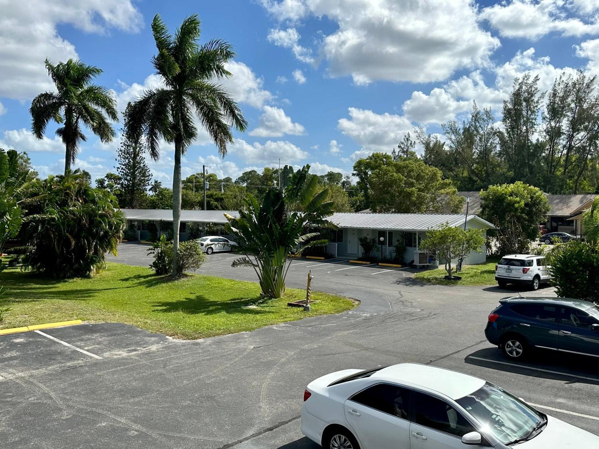 Conty'S Motel North North Naples Exteriér fotografie