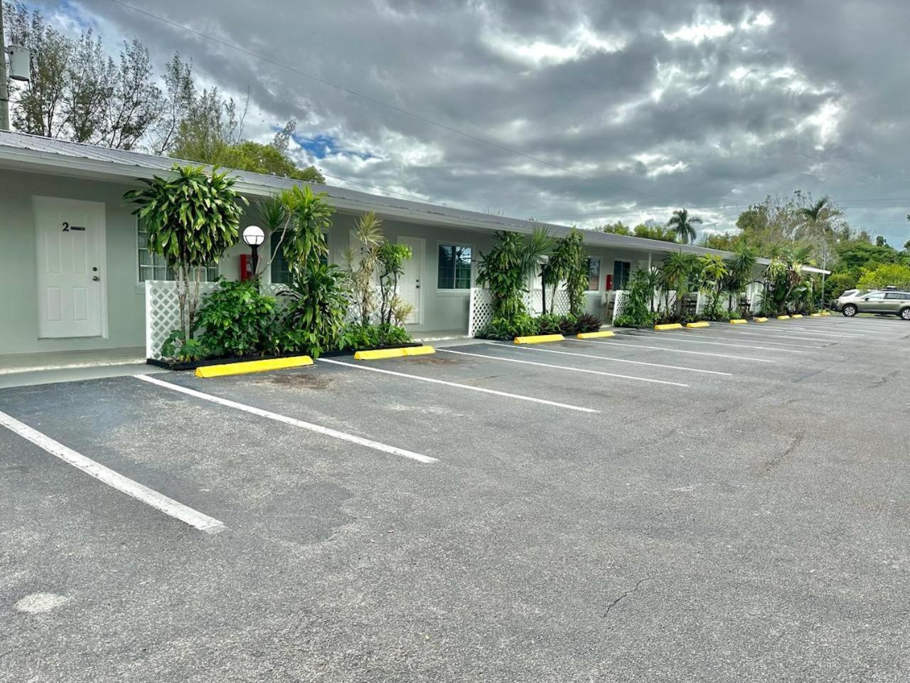 Conty'S Motel North North Naples Exteriér fotografie