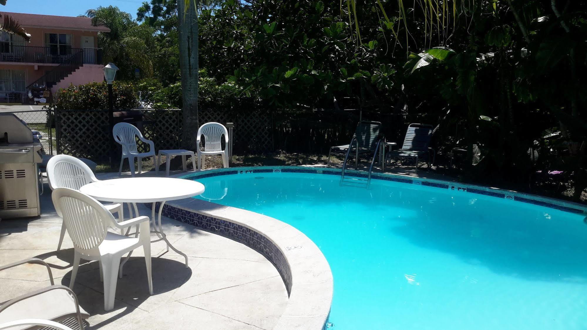 Conty'S Motel North North Naples Exteriér fotografie