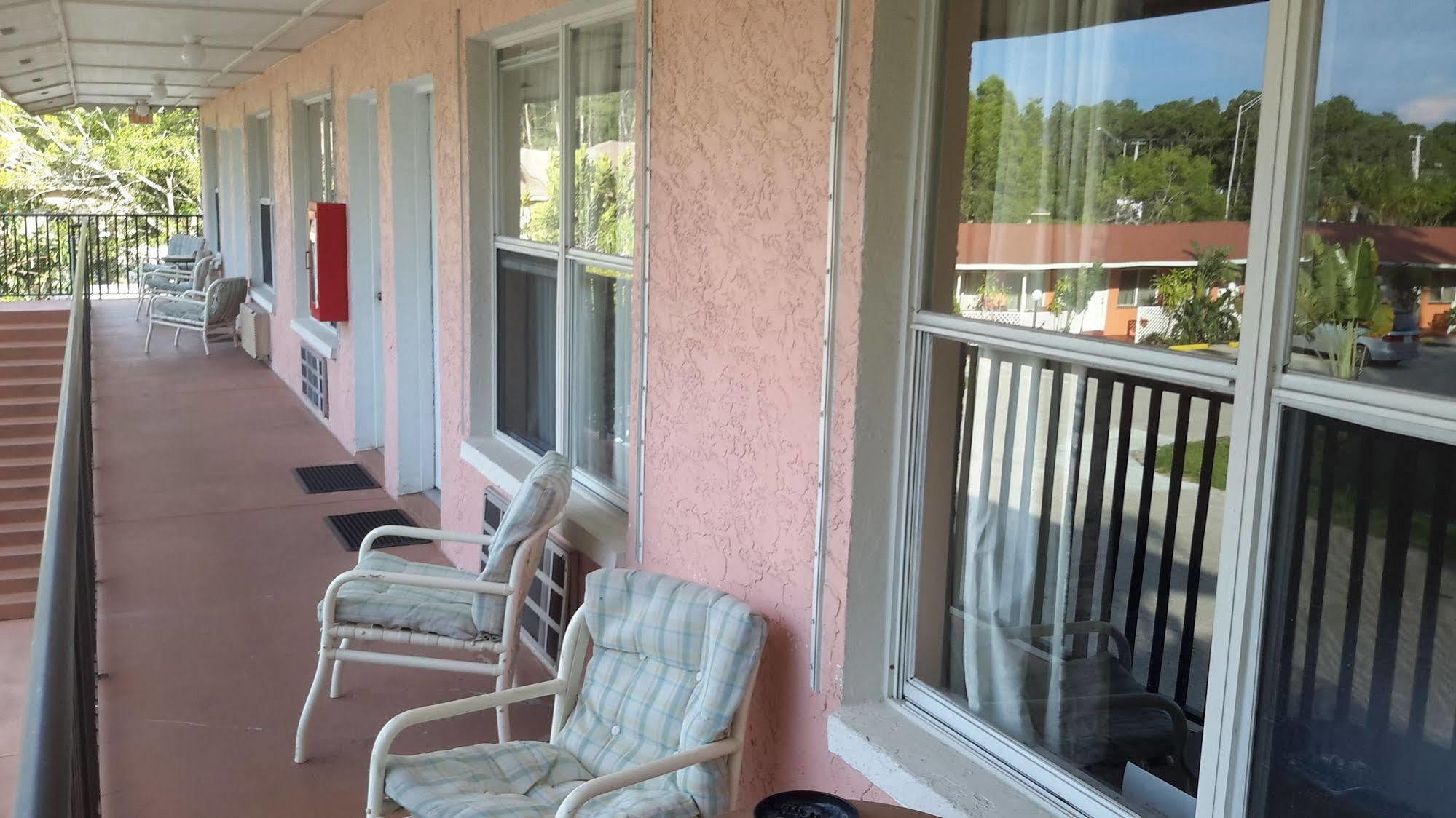 Conty'S Motel North North Naples Exteriér fotografie
