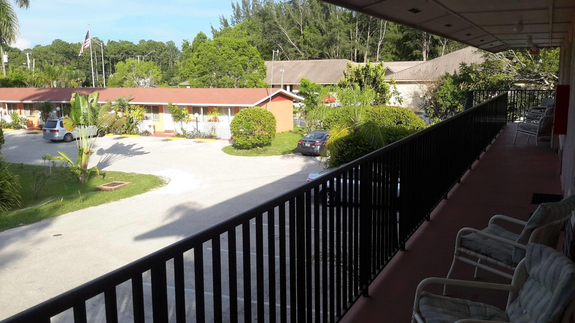 Conty'S Motel North North Naples Exteriér fotografie