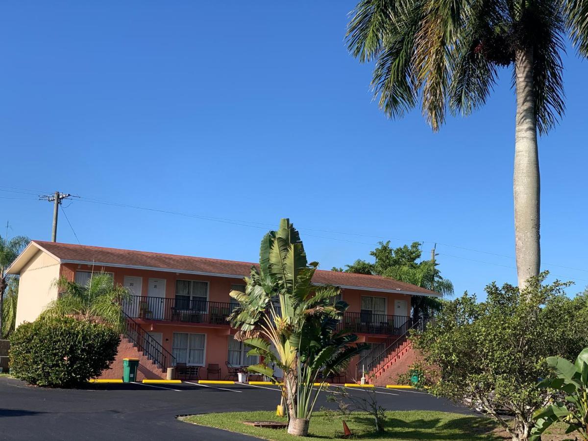 Conty'S Motel North North Naples Exteriér fotografie
