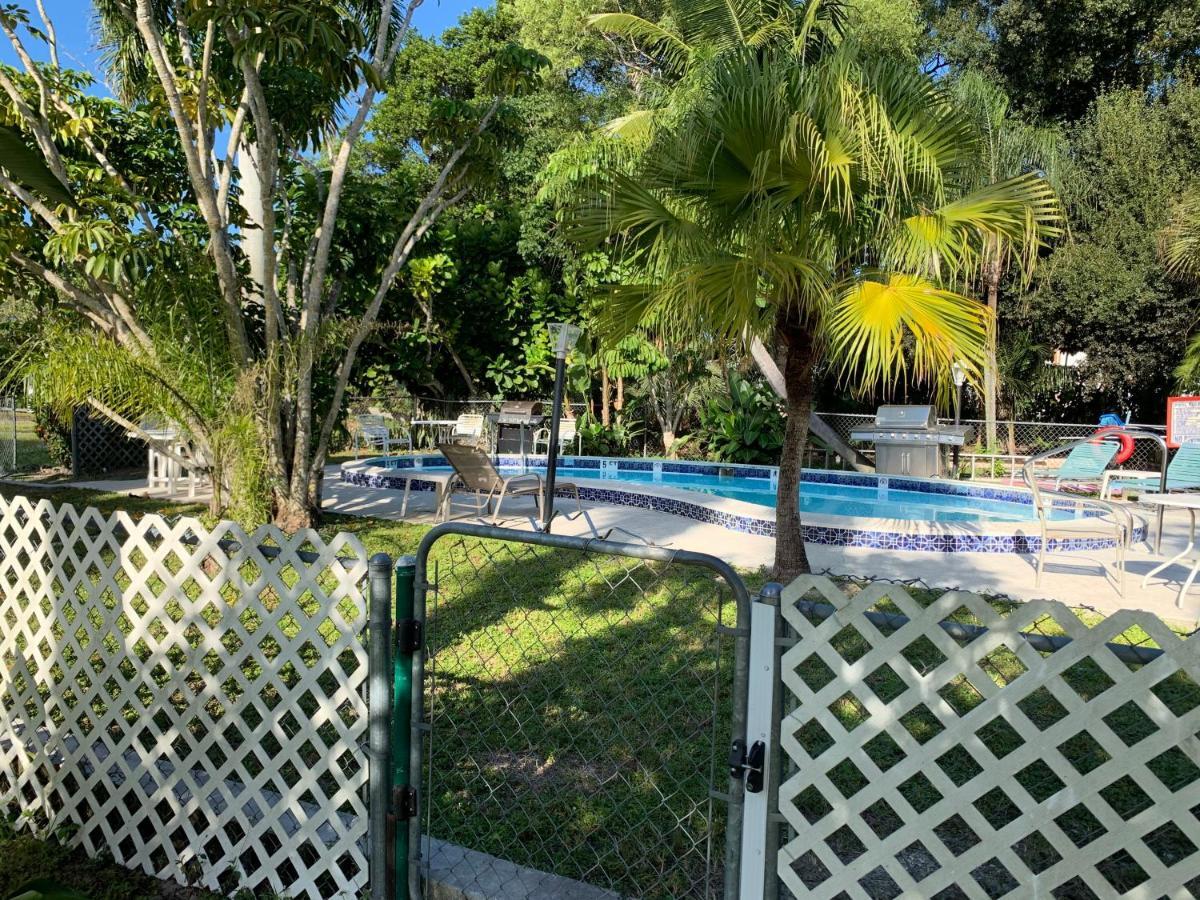 Conty'S Motel North North Naples Exteriér fotografie
